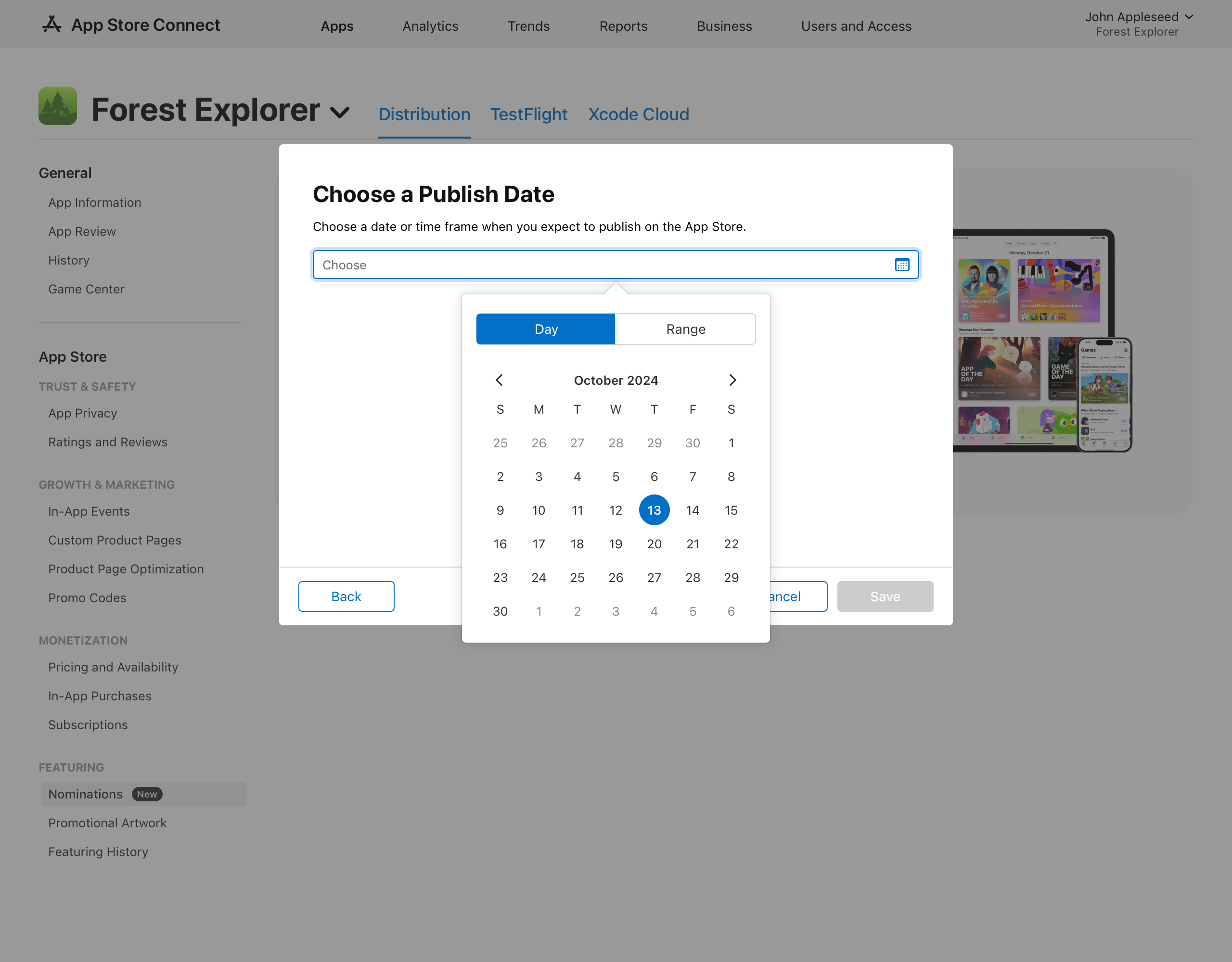 「公開日を選択する」ダイアログのスクリーンショット。App Storeで公開を希望する日付または期間を入力するためのフィールドが表示されています。フィールドをクリックすると、カレンダーが表示され日付を選択できるようになります。カレンダーには、特定の日付を選択する場合に使う「日」タブと、カスタムで期間を選択する場合に使う「期間」タブの2種類が付いています。ダイアログ下部の左側には「戻る」ボタン、右側には「キャンセル」と「次へ」のボタンがあります。